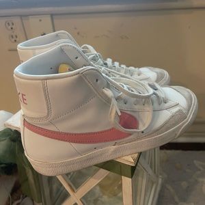 nike blazer size 9 pink accent